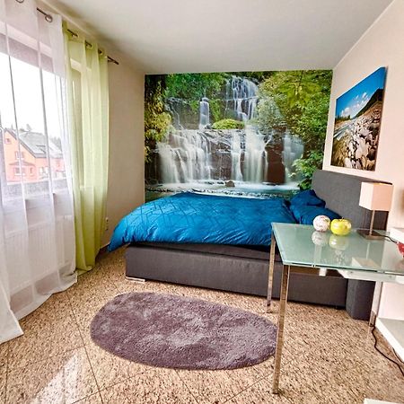 Magisches Doppelzimmer Mit Atemberaubender Wasserfall-Wand In Seligenstadt Extérieur photo