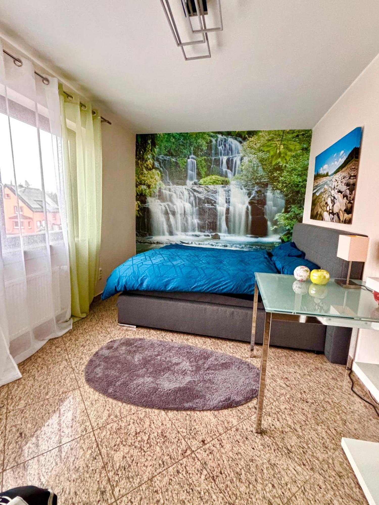 Magisches Doppelzimmer Mit Atemberaubender Wasserfall-Wand In Seligenstadt Extérieur photo